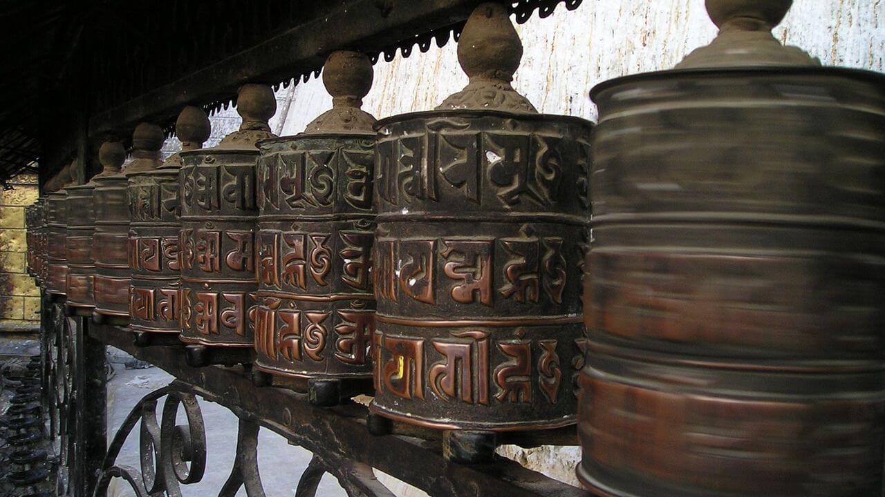 Customs and Traditions in Tibet Customs and Traditions in Tibet